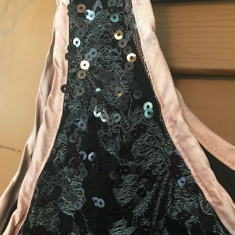 213 Sequin Sleeveless Top - Picture 3 of 6